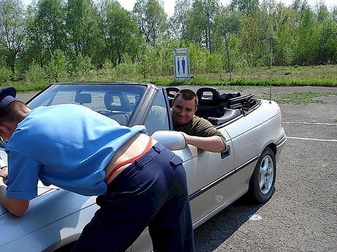 Гаишник в стрингах