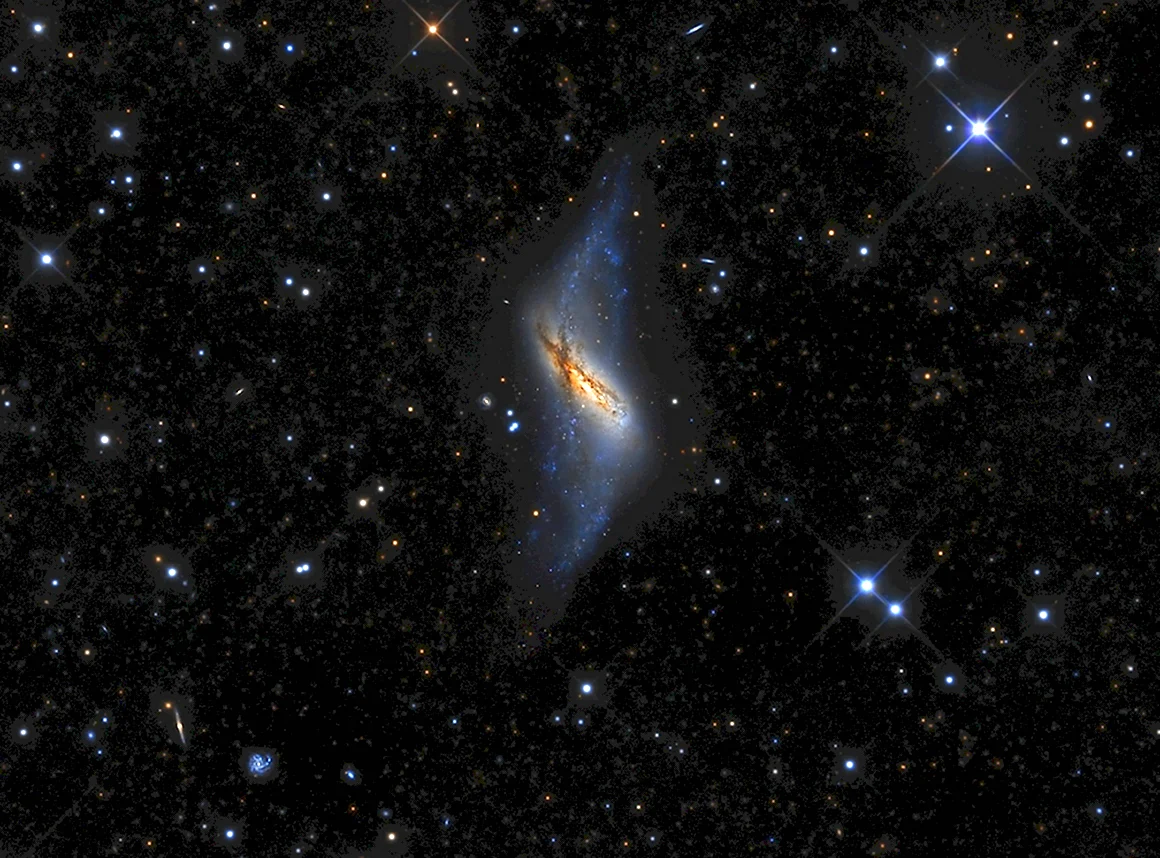 Галактика с полярным кольцом NGC 660