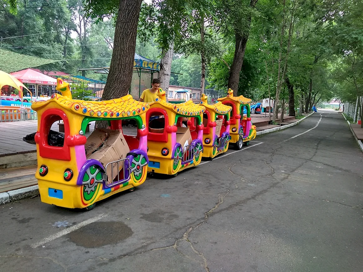 Голубой вагон паровозик