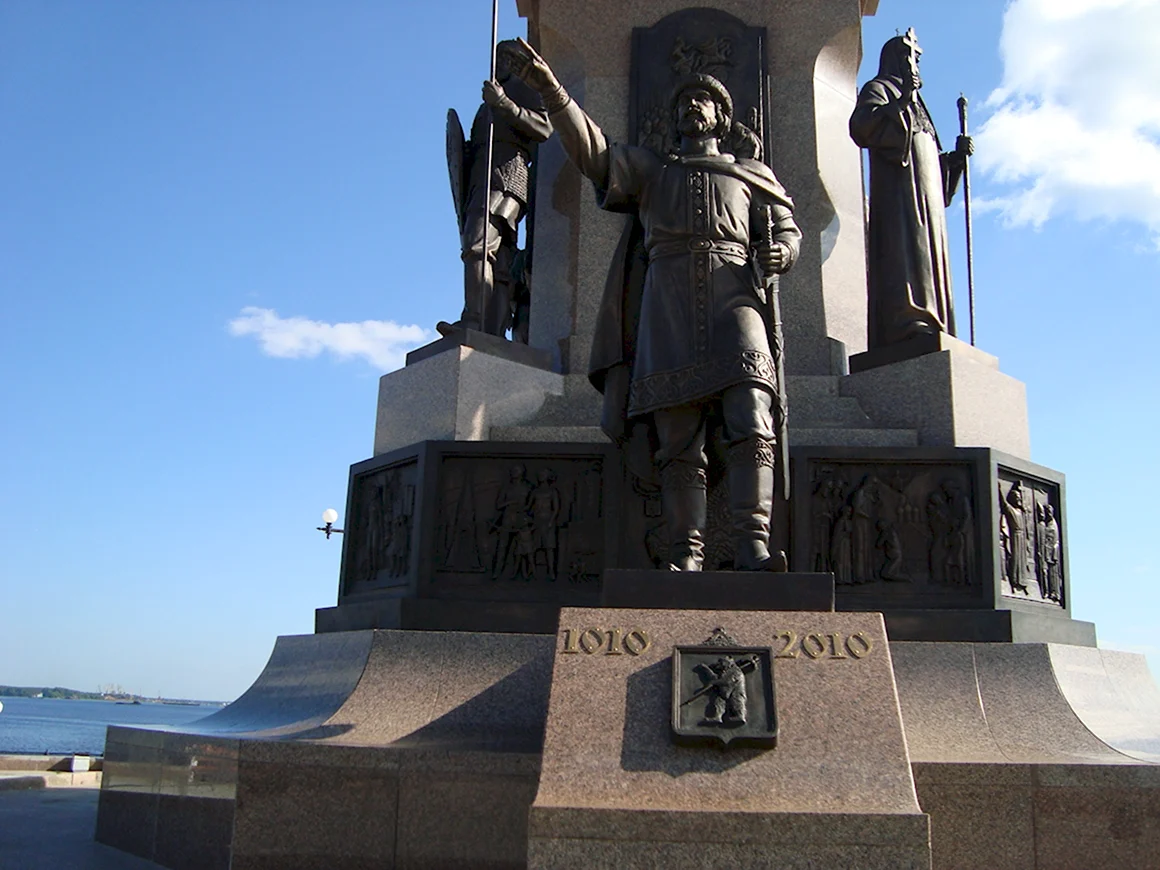 Город Ярославль монумент