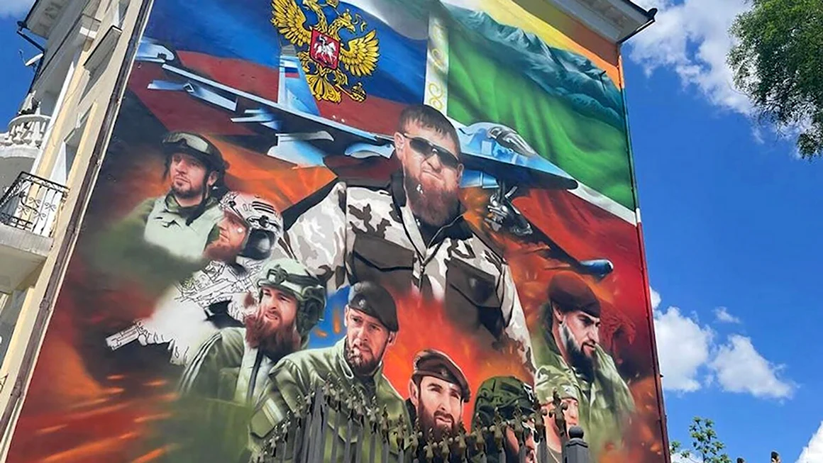 Граффити с изображением Кадырова и чеченских бойцов