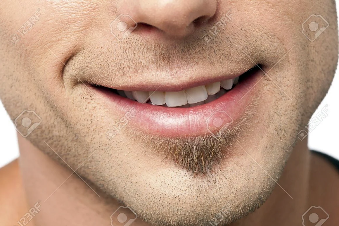 Губы мужские улыбка