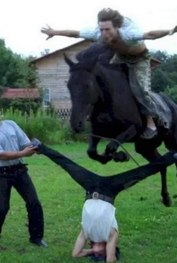Я скучно живу