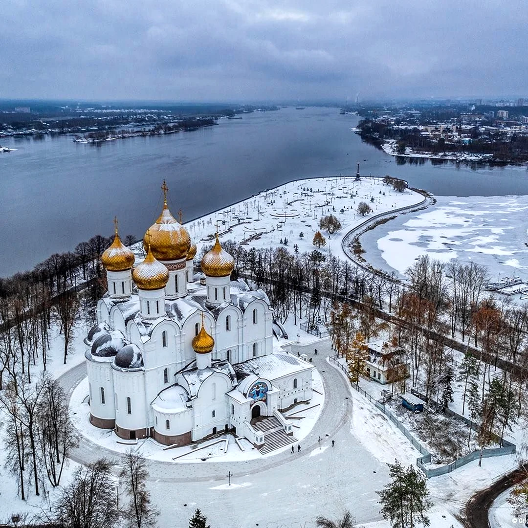 Ярославль стрелка Успенский собор
