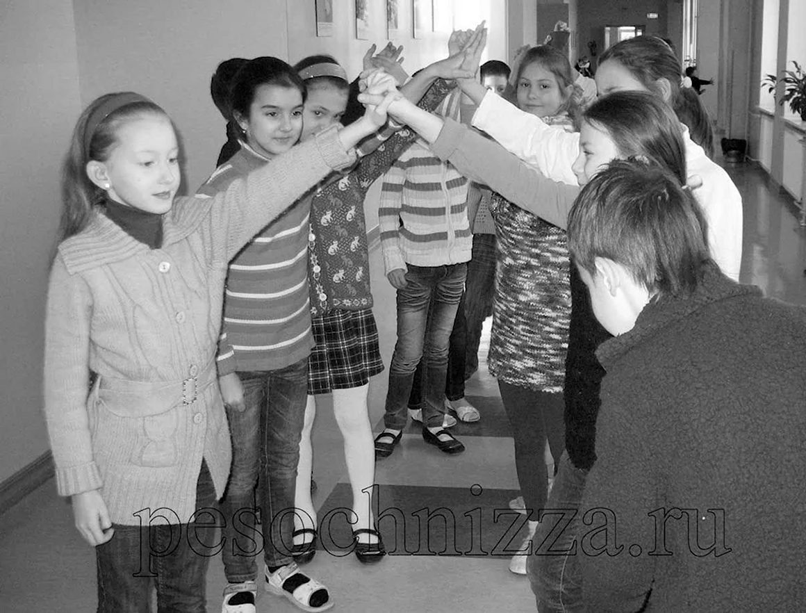 Игра Ручеек в школе