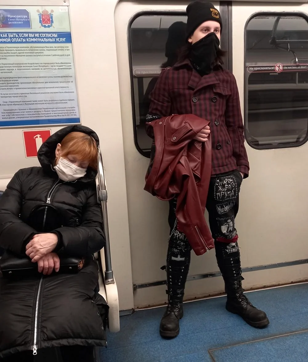 Интересные персонажи в метро