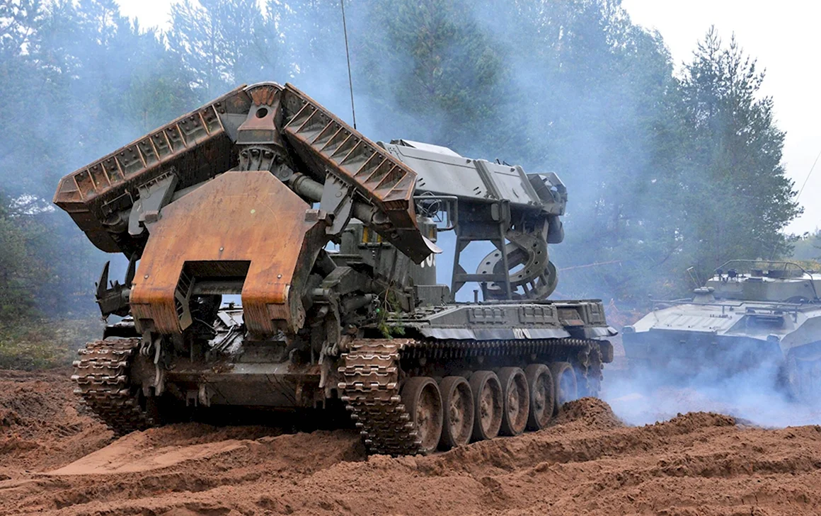 Инженерная машина разминирования ИМР-2