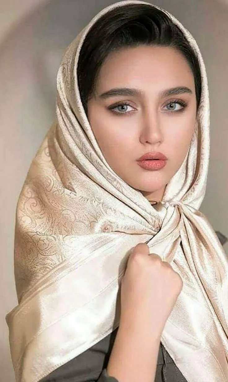 Иранская актриса Шагхаег