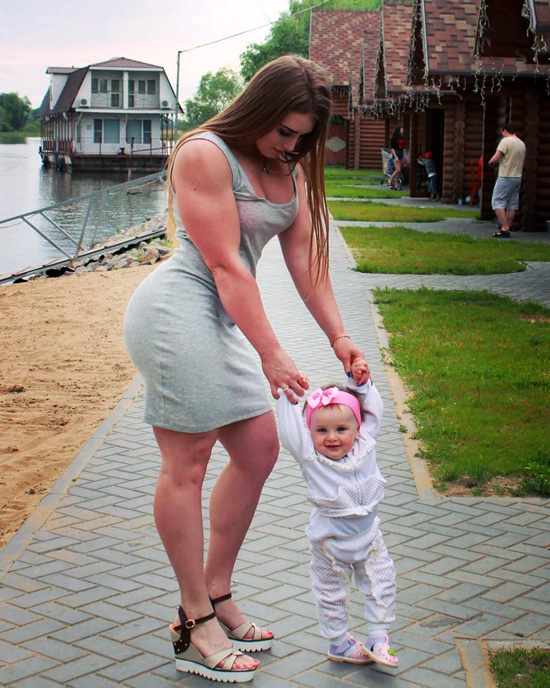 Юлия Винс в платье