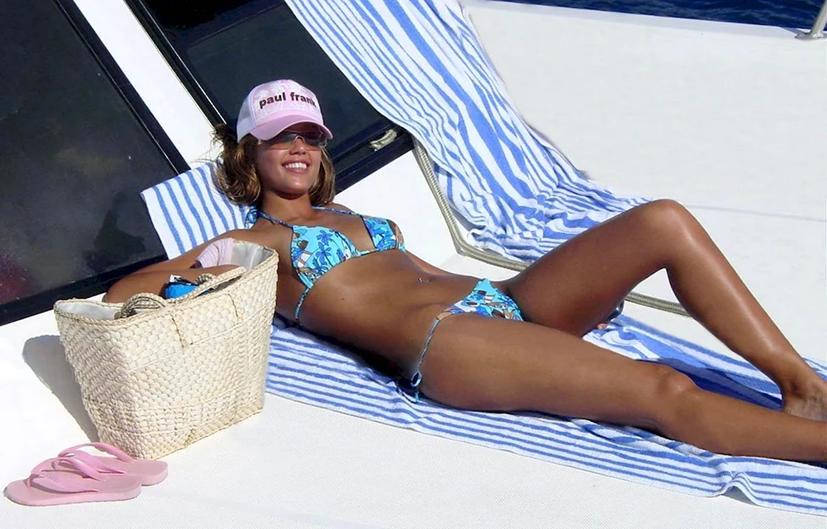 Jessica Alba в купальнике