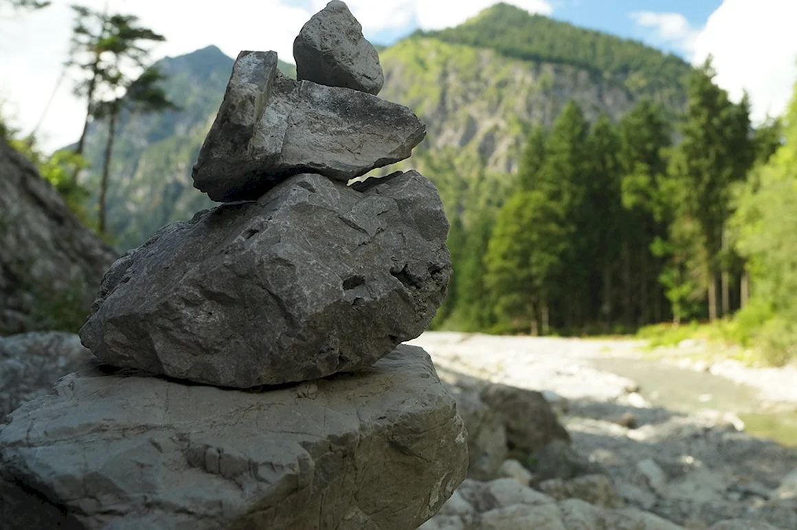 Камень