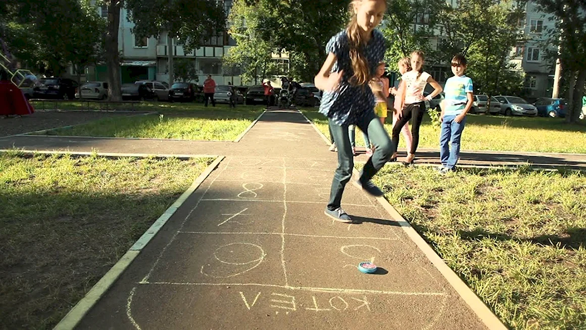 Классики игра на асфальте с биткой