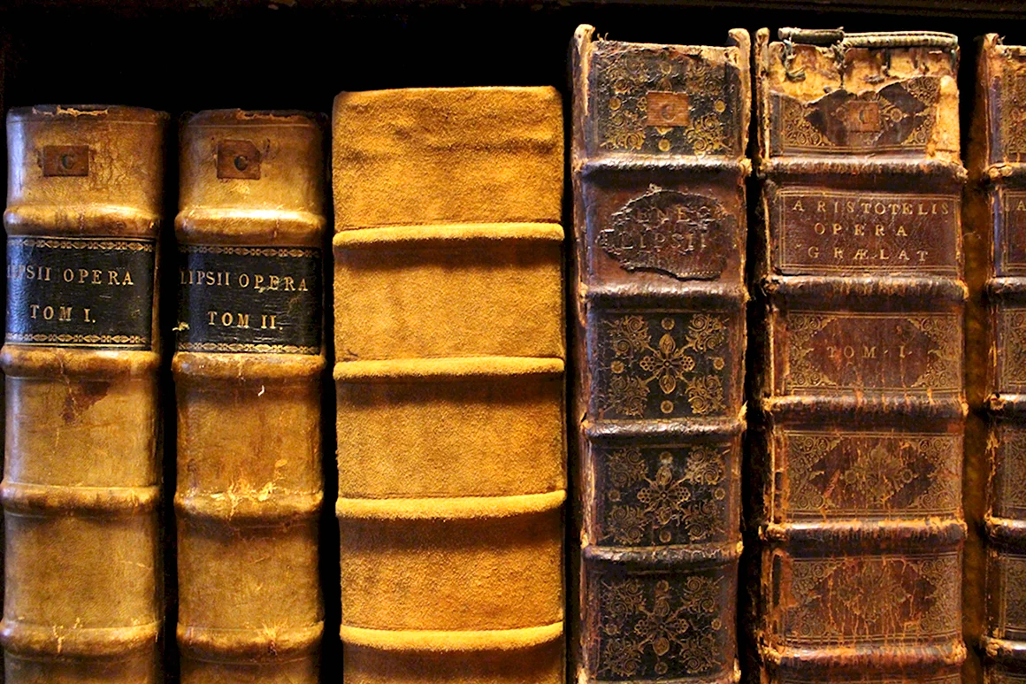 Коллекция старинных книг