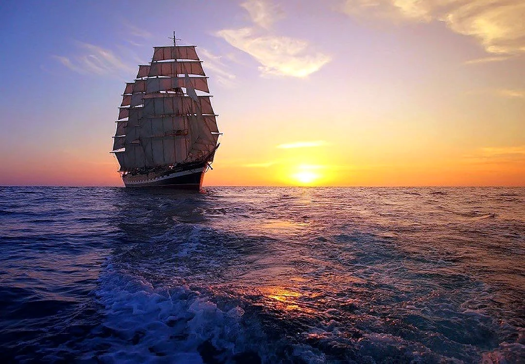 Корабль в море