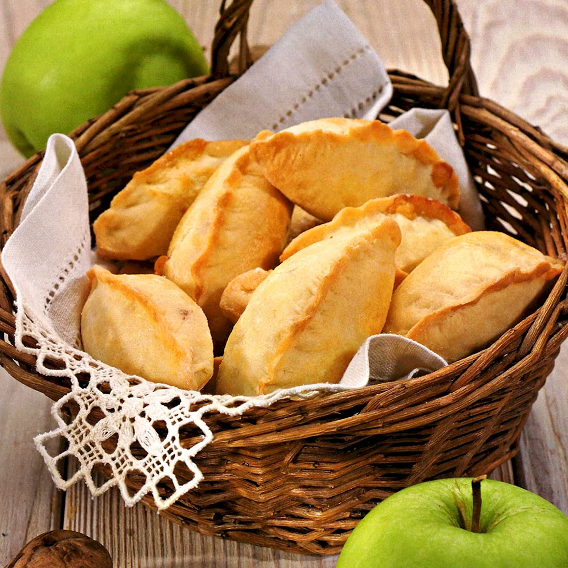 Корзинка с пирожками