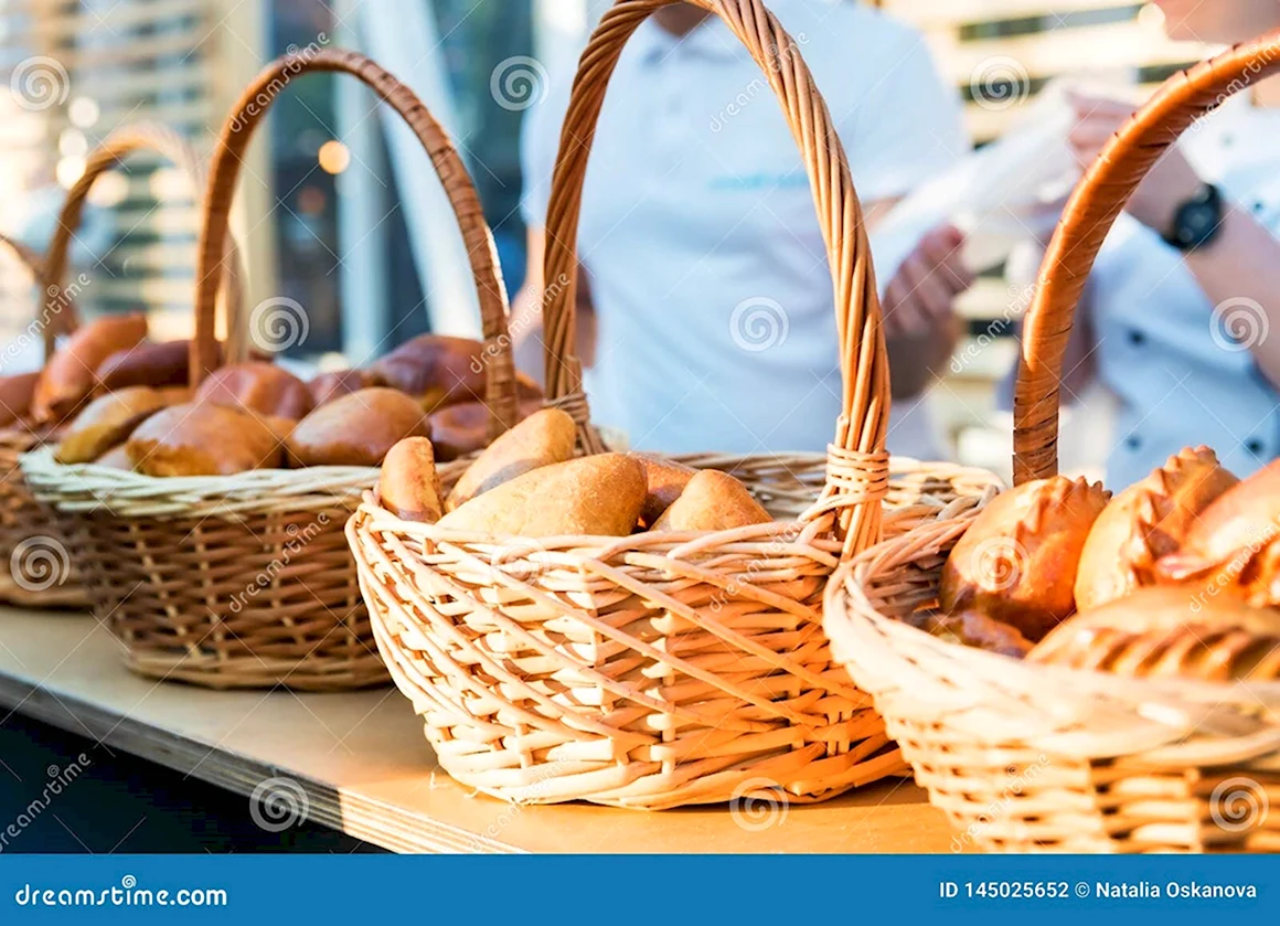 Корзинка с пирожками