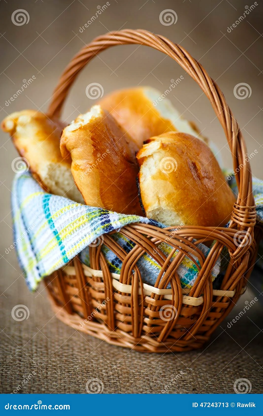 Корзинка с пирожками