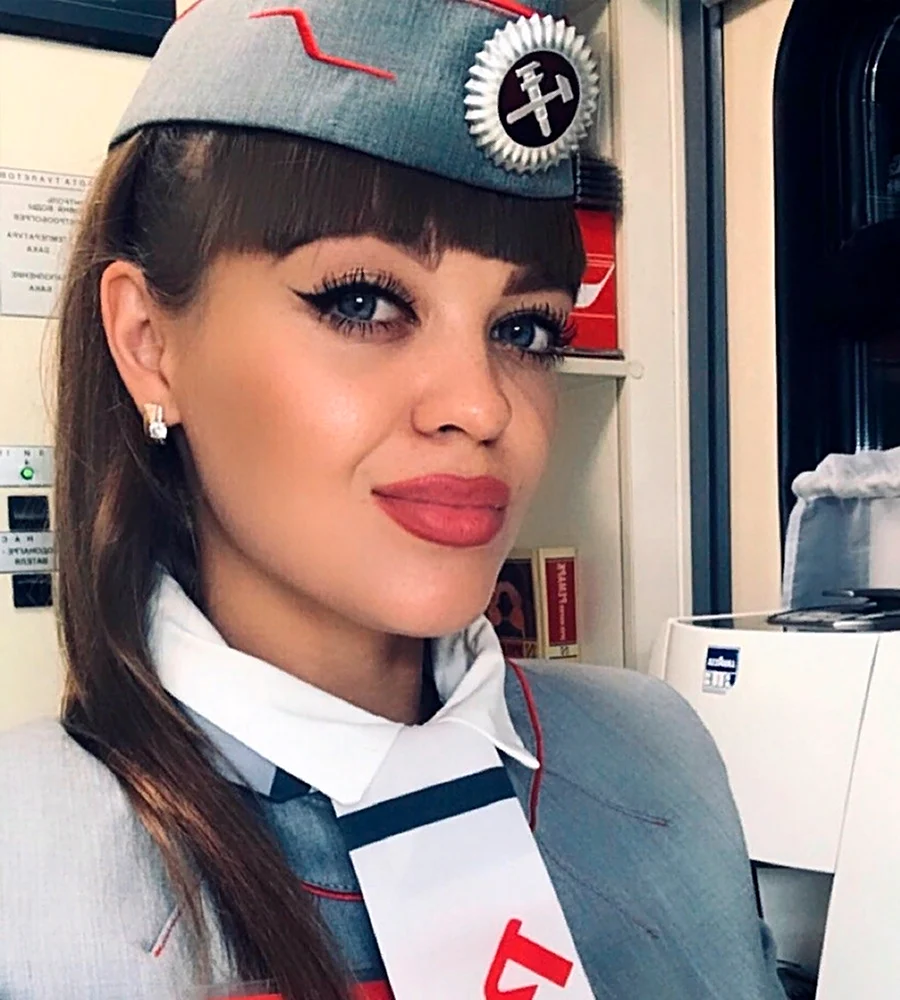 Красивые девушки проводницы
