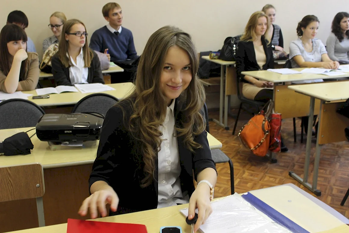 Красивые студентки в вузе