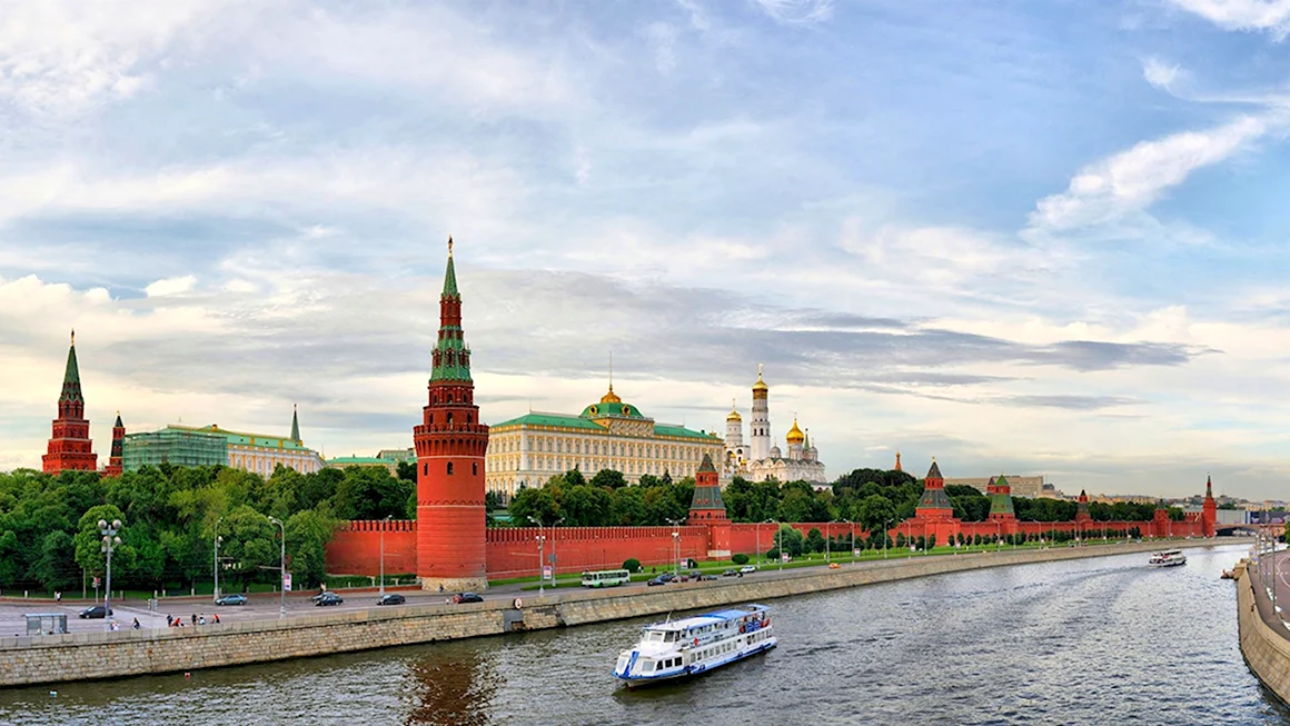 Кремль со стороны Москвы реки