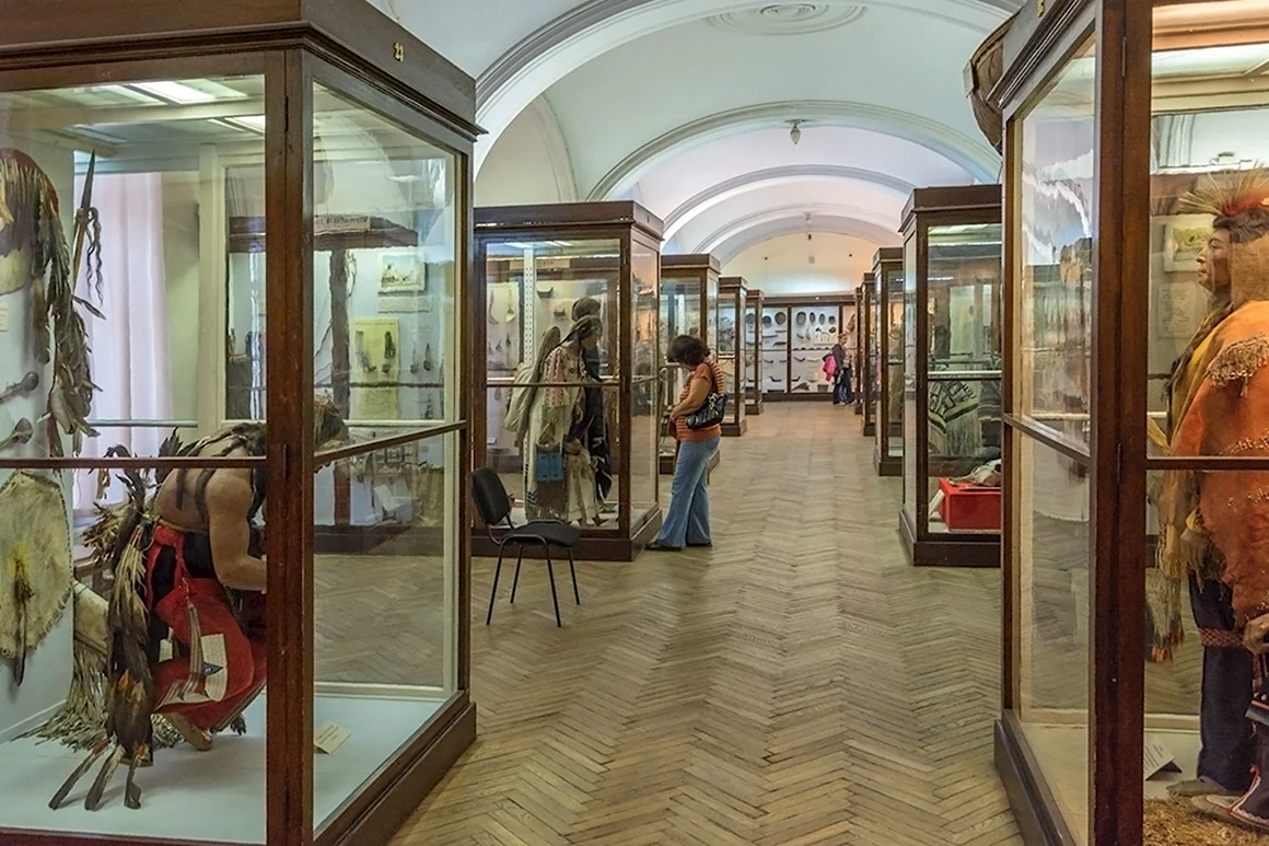 Кунсткамера в Санкт-Петербурге Петра 1