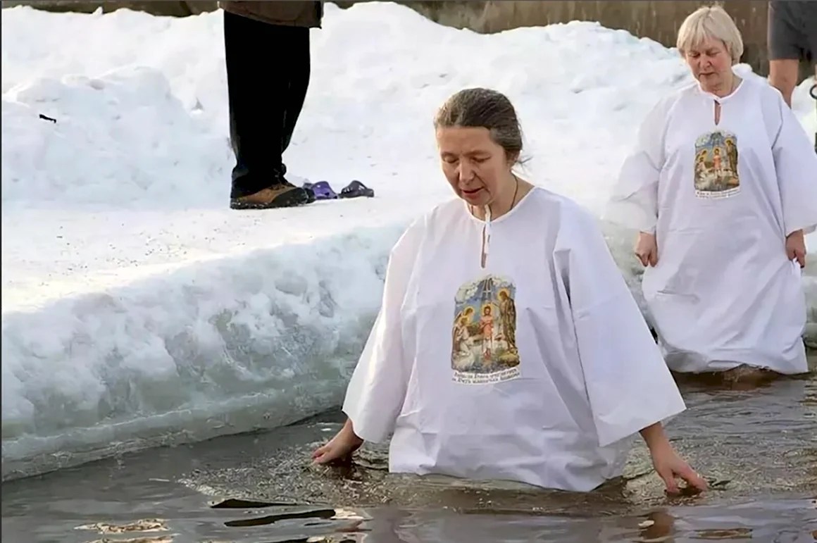 Купание в одежде на крещение