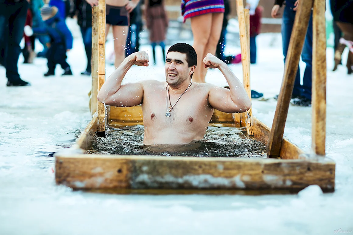 Купание в проруби на крещение 2019