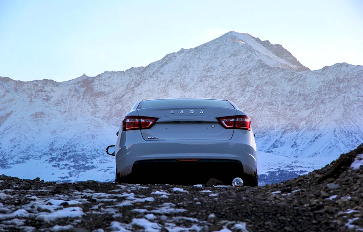 Lada Vesta горы