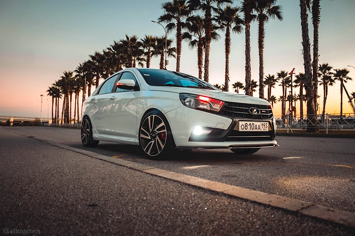 Lada Vesta закат