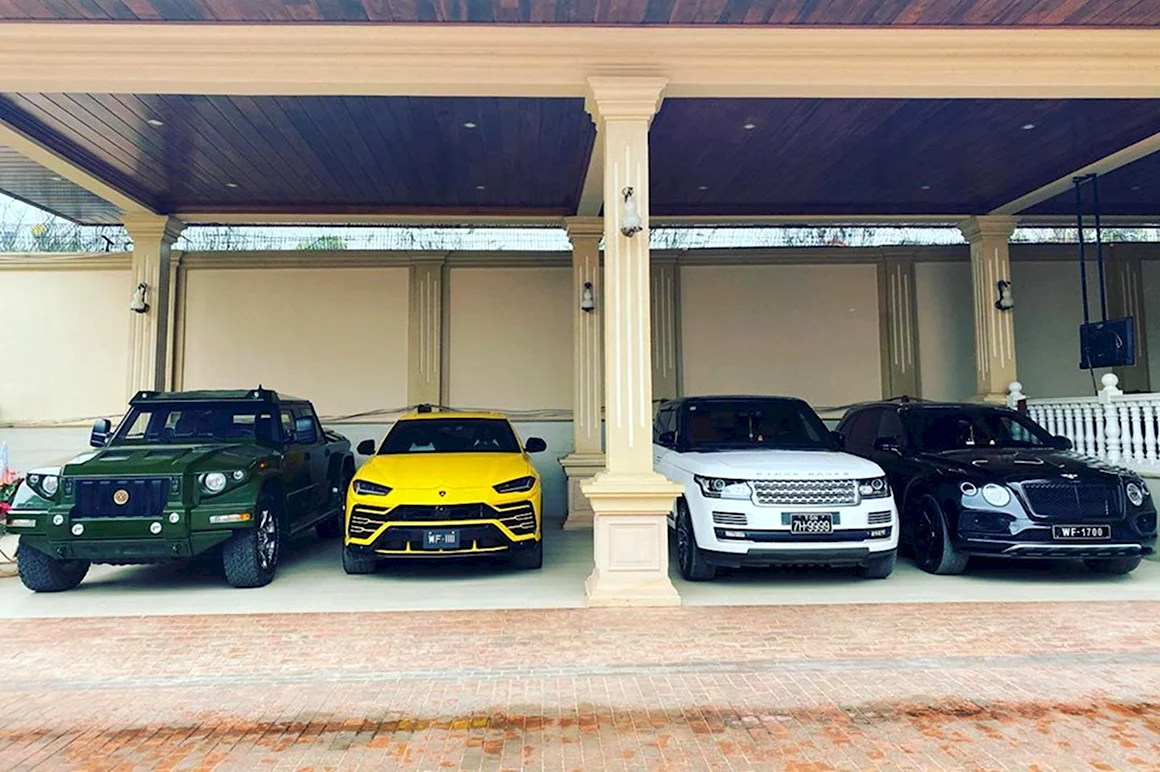 Lamborghini Urus в гараже