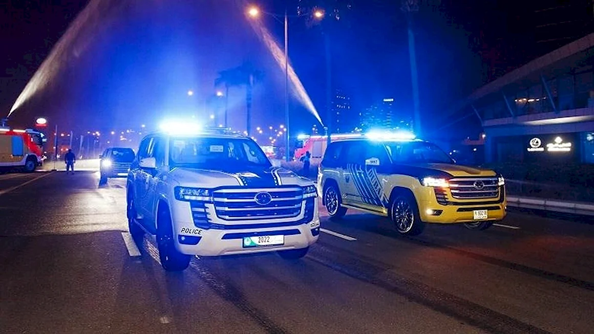 Ленд Крузер 300 Дубай полиция