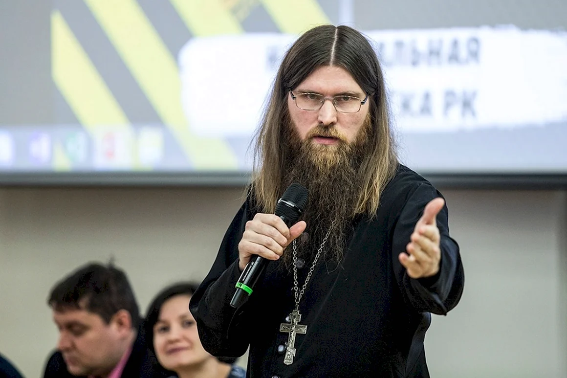 Леонид Николаев