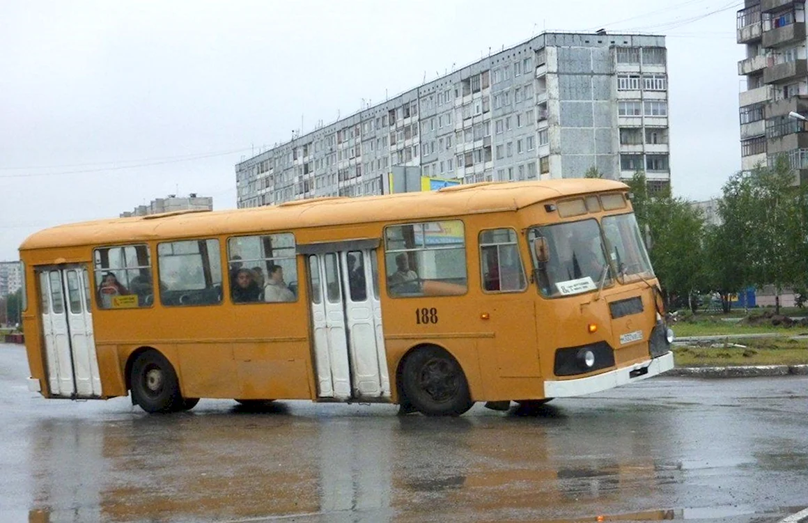 ЛИАЗ-677 автобус