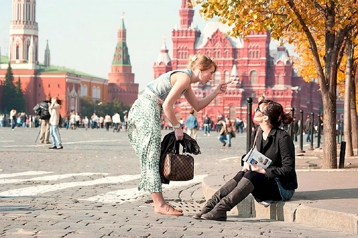 Люди на улицах Москвы