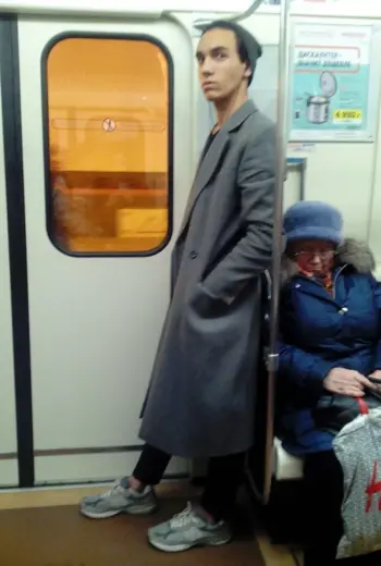 Люди в метро