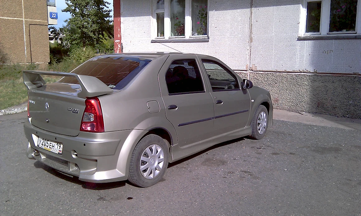 Logan Renault 2010 в обвесе
