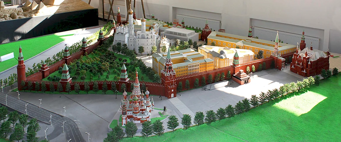 Макет Спасской башни Московского Кремля