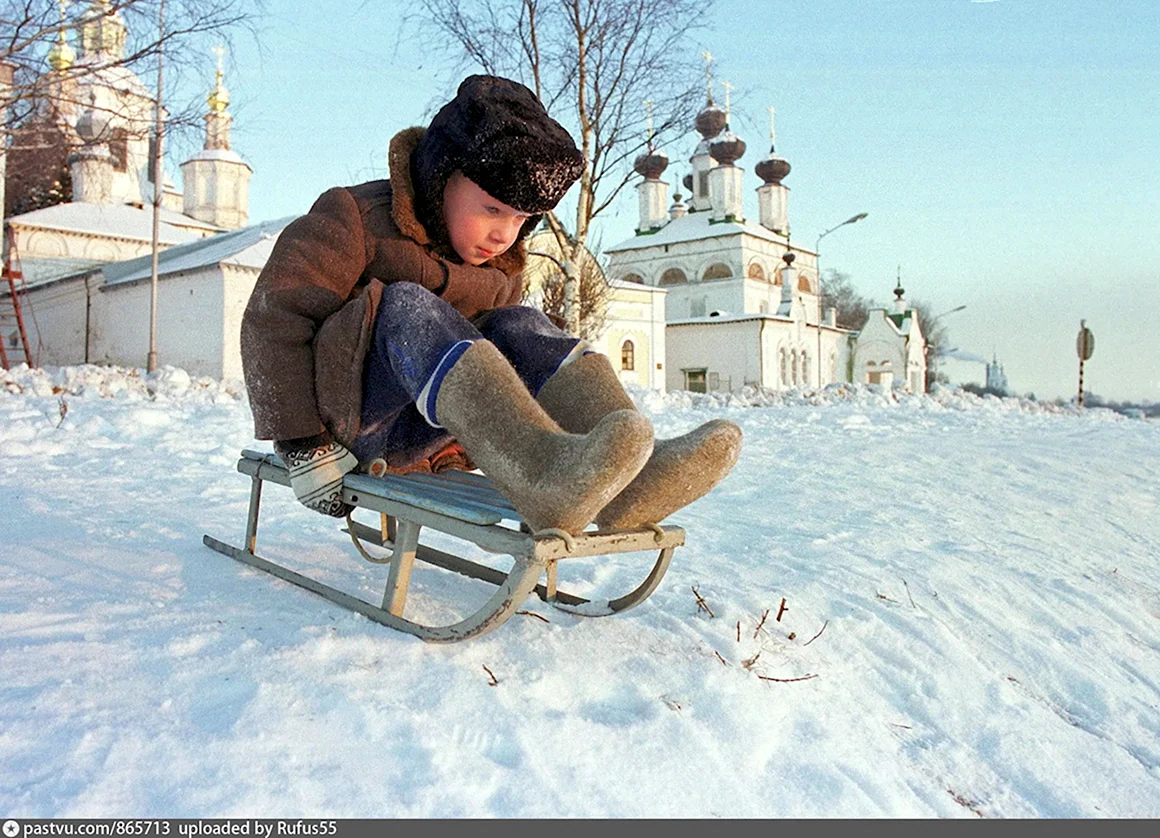 Мальчик на санках
