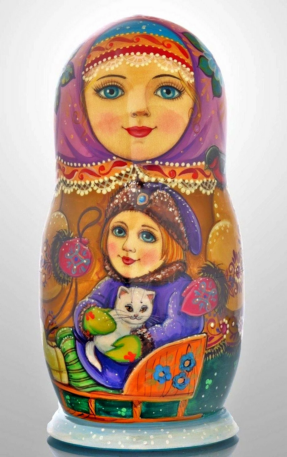 Мальчик с матрешками