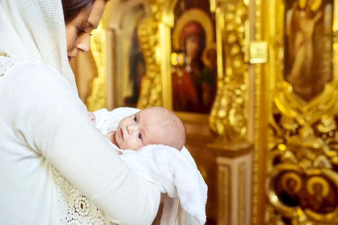 Мама с ребенком в храме