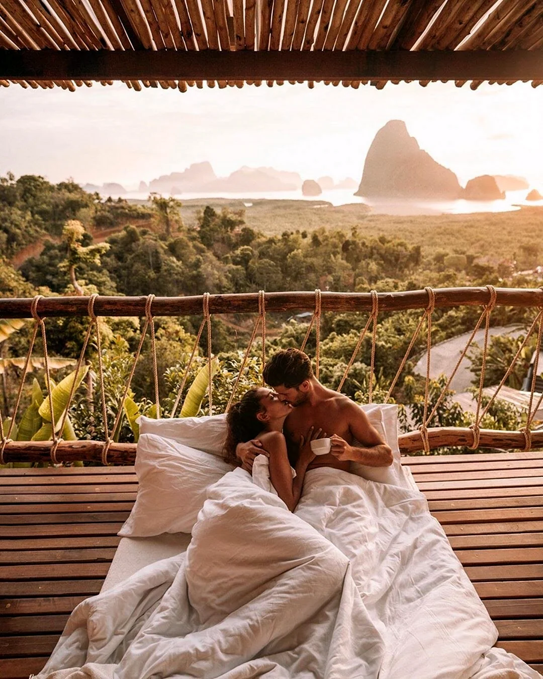 Медовый месяц Honeymoon