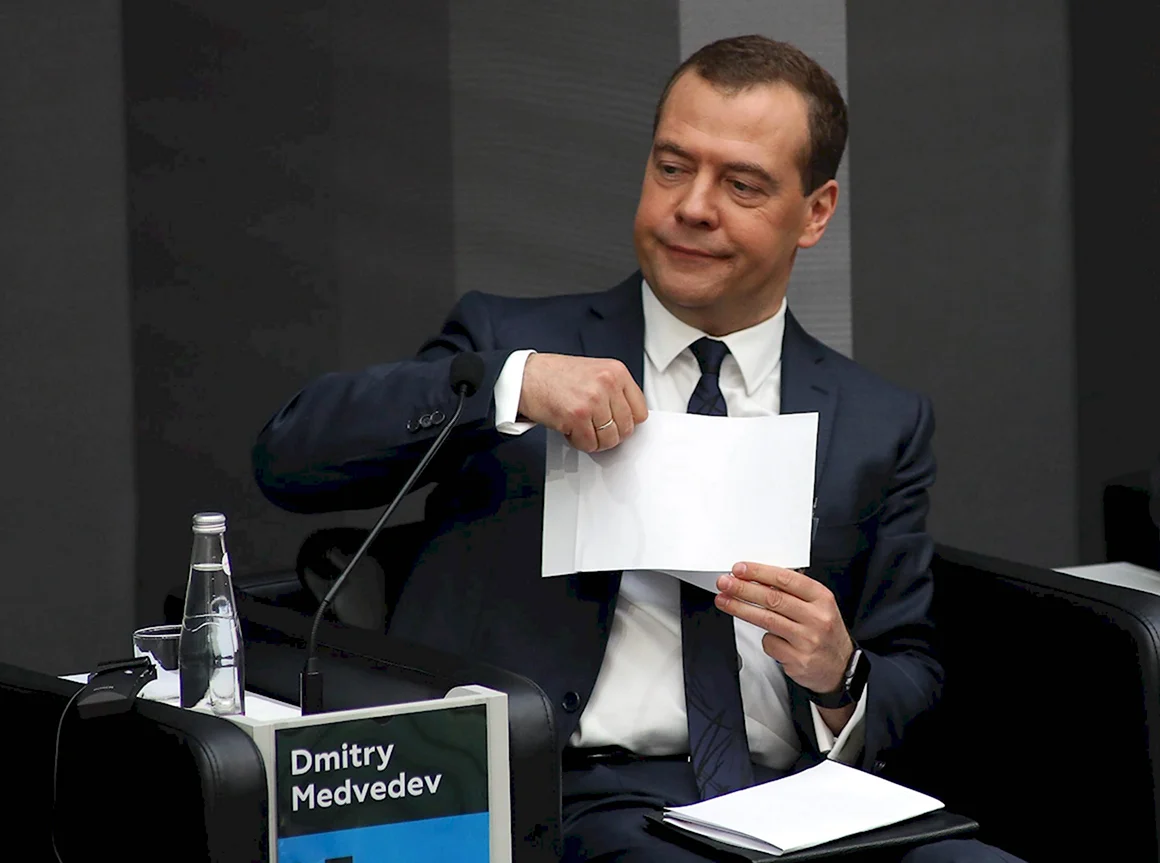 Медведев Дмитрий Анатольевич дебил