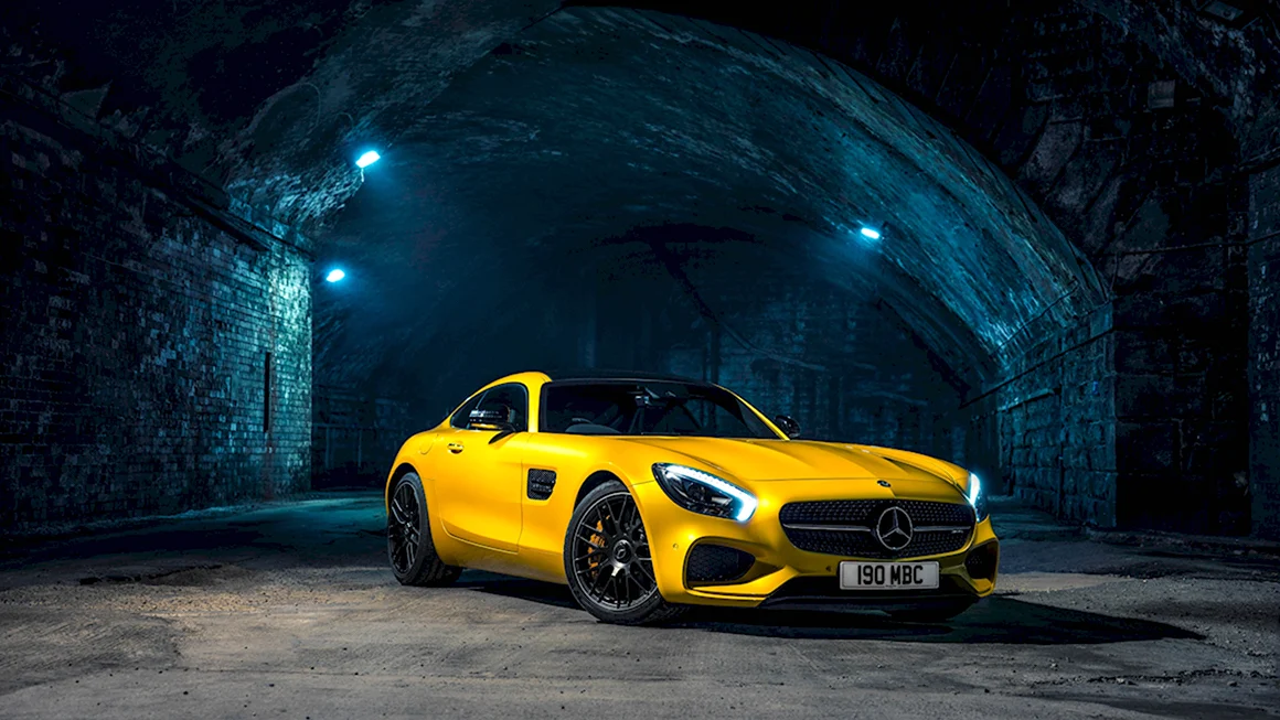 Mercedes-Benz AMG gt r Neon 5