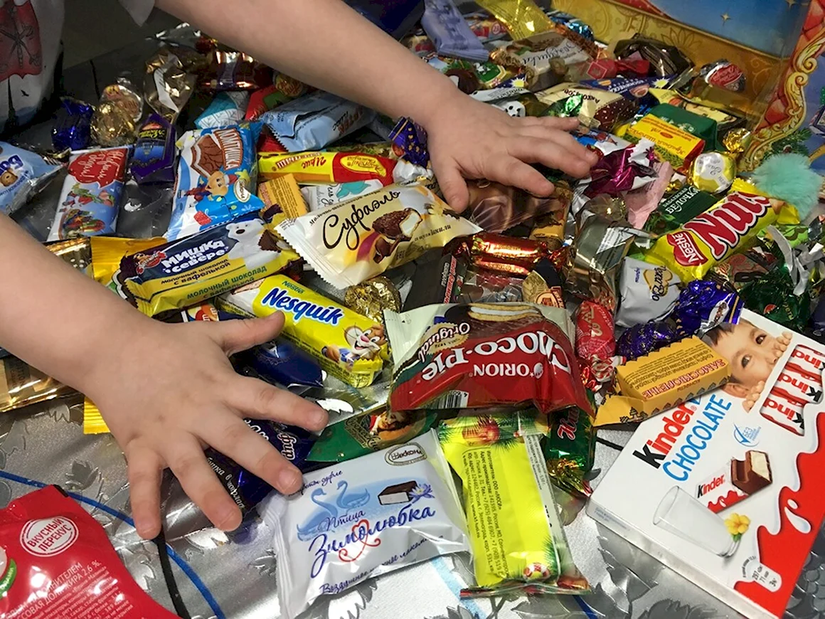 Много сладостей на новый год