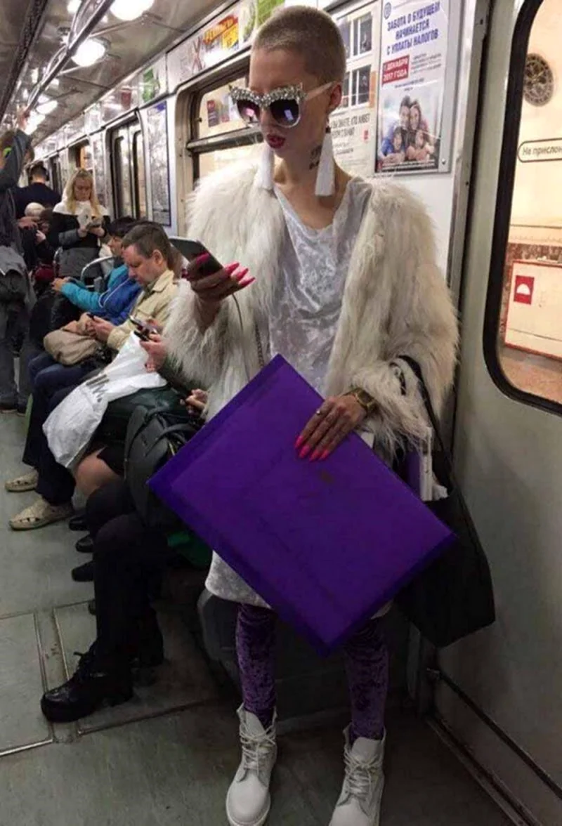 Модники и модницы Московского метро