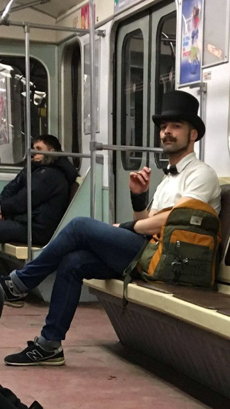 Модники в метро