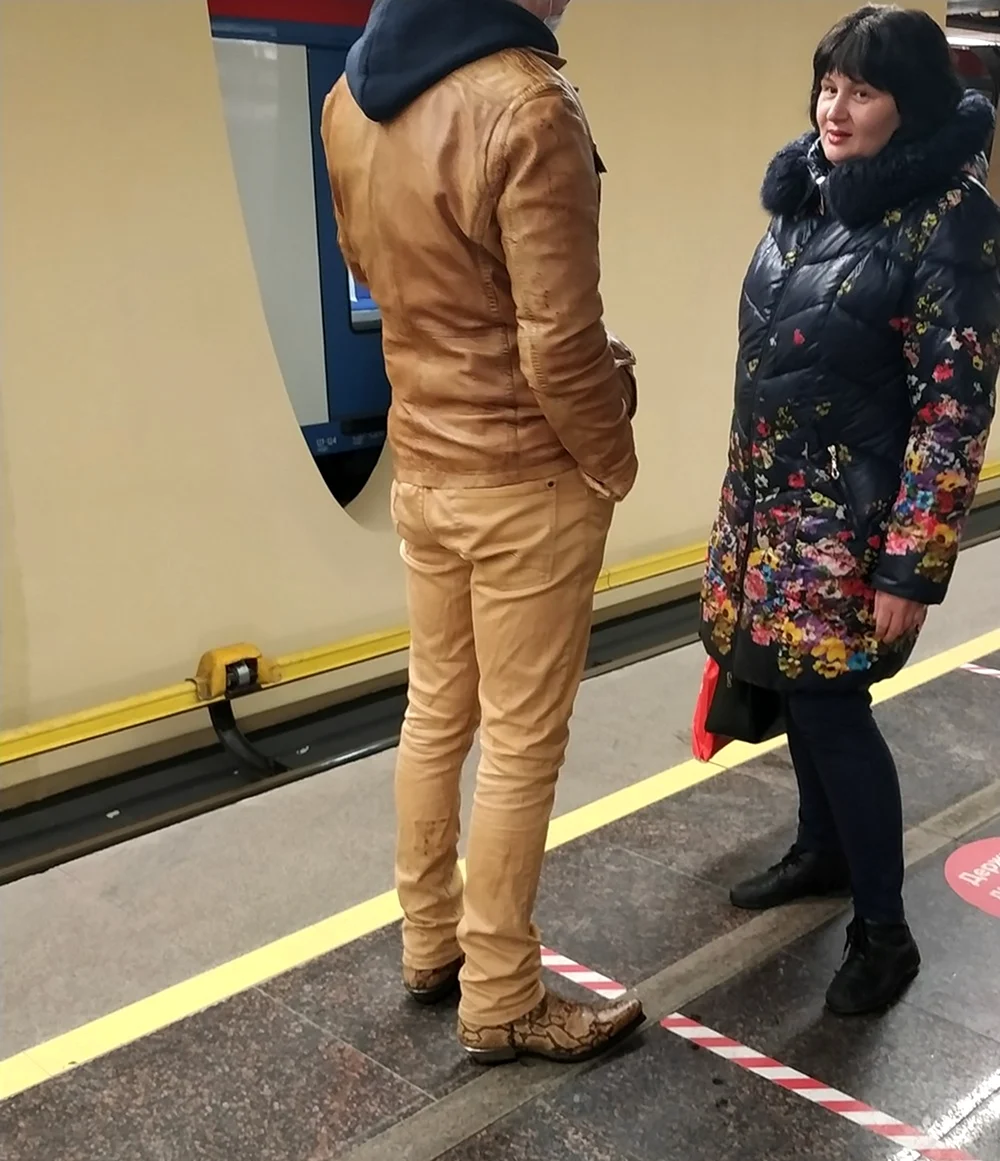 Модники в метро