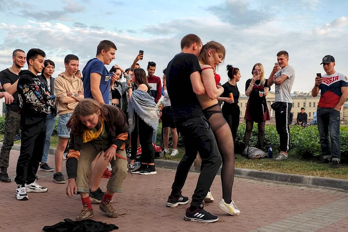 Молодежь на улице