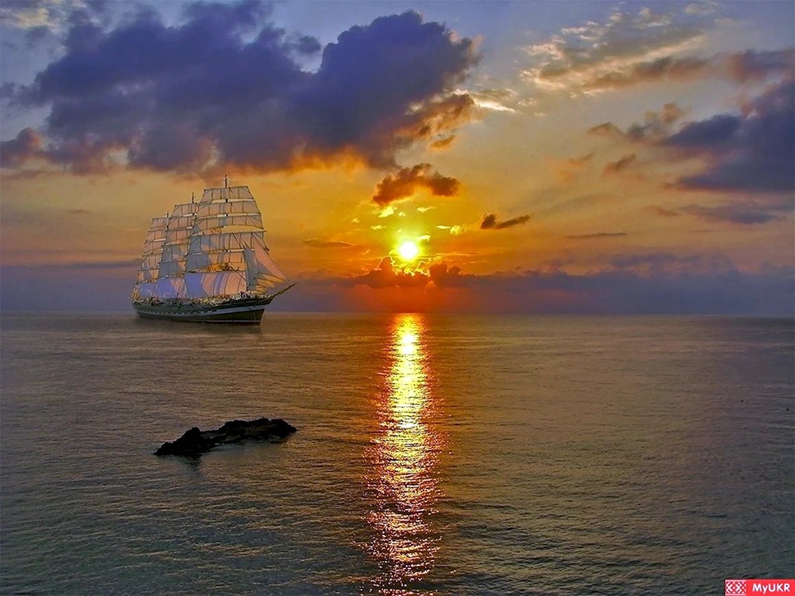 Море корабль вечер