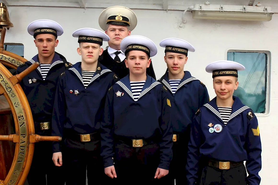 Моряки на корабле